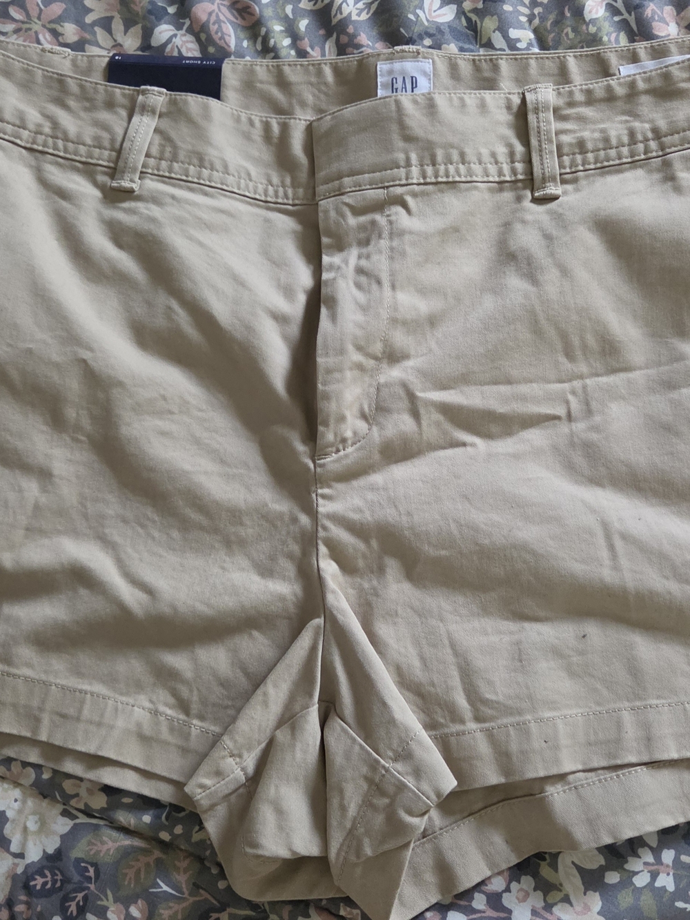 GAP City Short in Tan Khaki